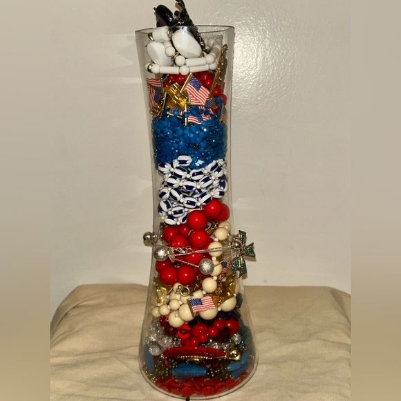 God Bless America! Mystery vase full of vintage Jewlery! Treasure Hunt and Decor - Picture 6 of 6